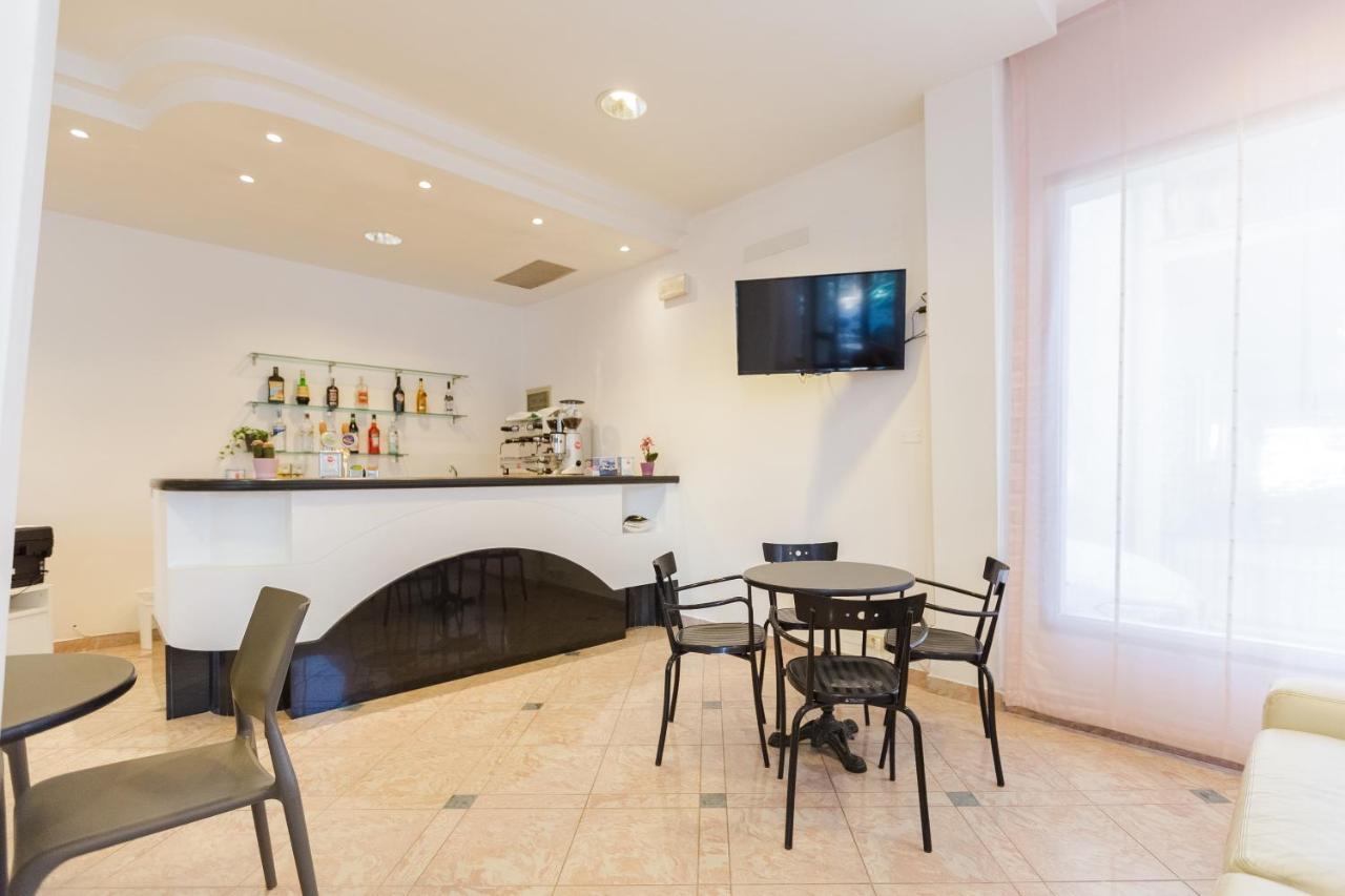 Hotel Altamarea Misano Adriatico Exteriör bild