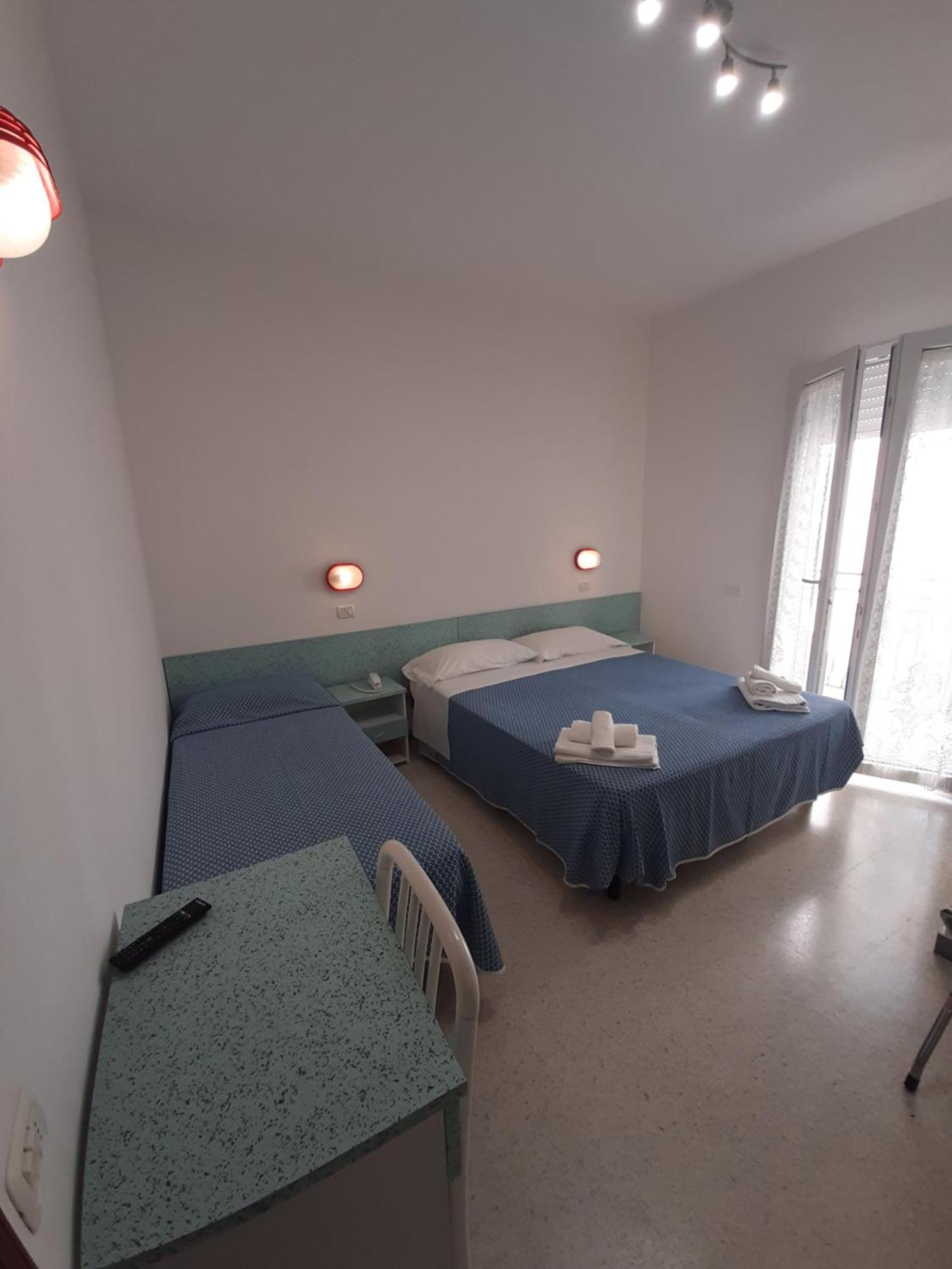 Hotel Altamarea Misano Adriatico Exteriör bild