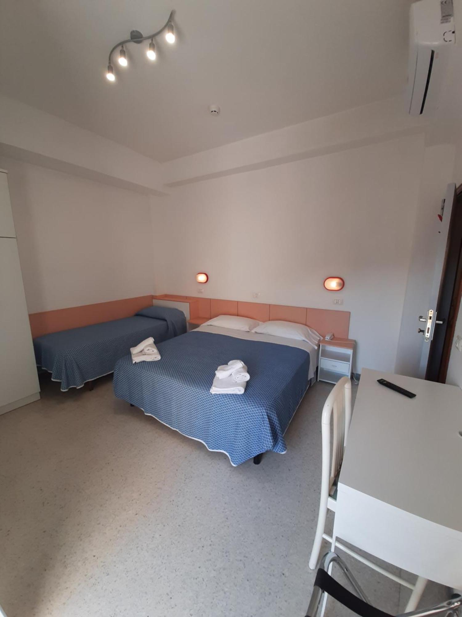 Hotel Altamarea Misano Adriatico Exteriör bild