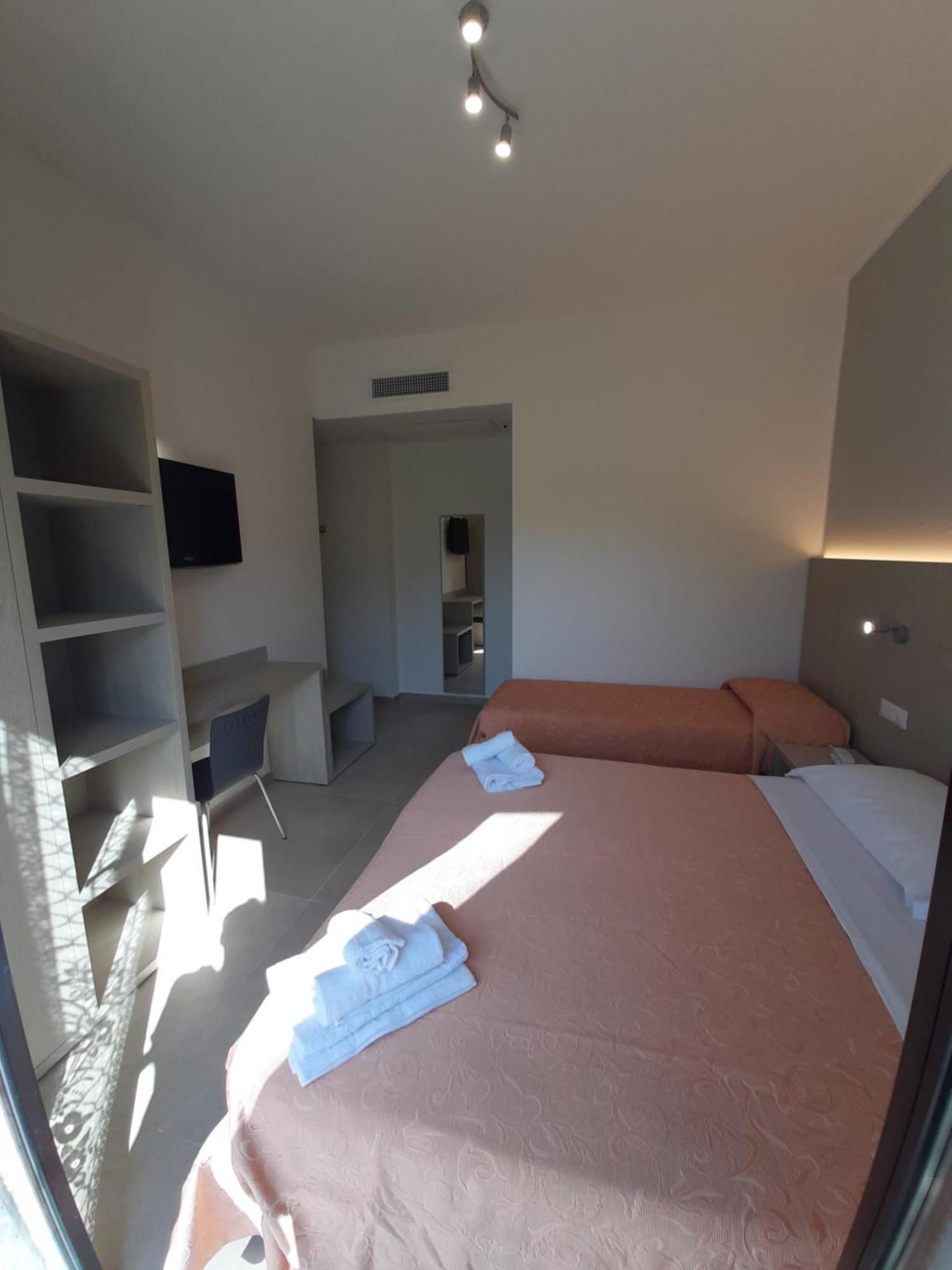 Hotel Altamarea Misano Adriatico Exteriör bild