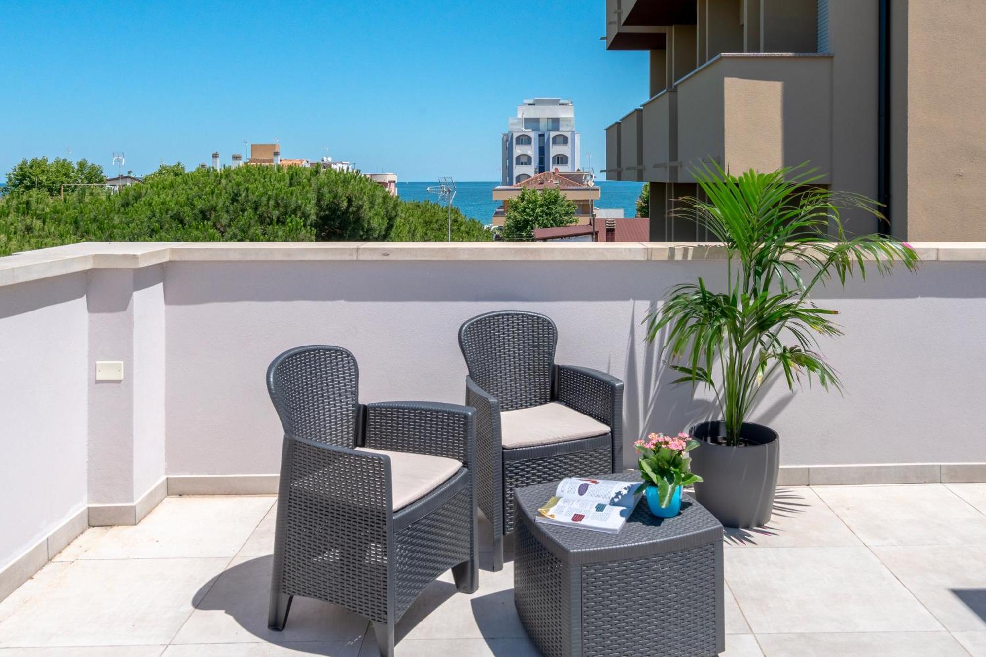 Hotel Altamarea Misano Adriatico Exteriör bild