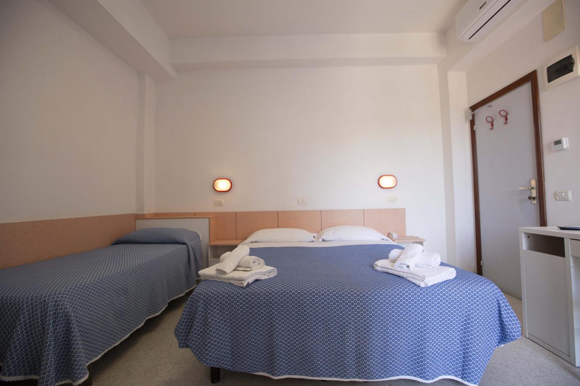 Hotel Altamarea Misano Adriatico Exteriör bild